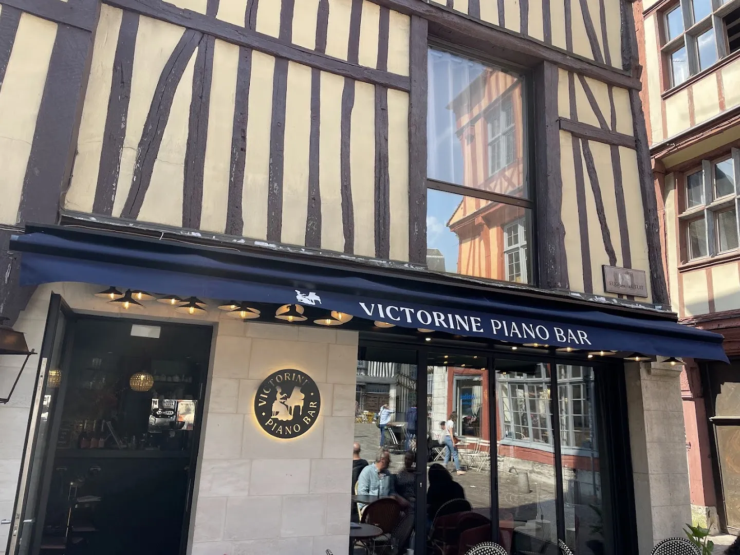 VICTORINE PIANO BAR